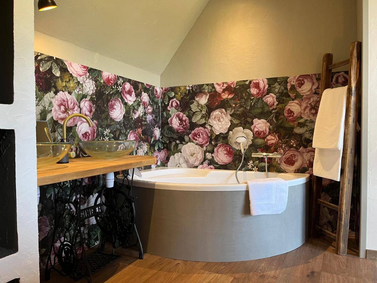 Maison D'Hote Avec Sauna Et Jacuzzi A La Campagne Les Portes du Coglais Buitenkant foto